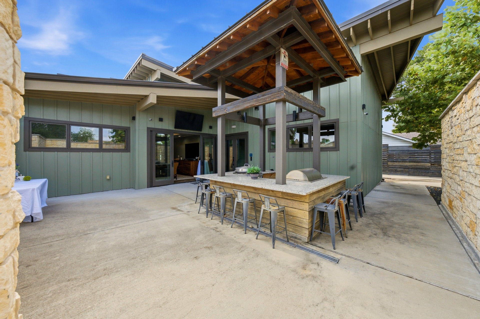 Courtyard pavilion with outdoor bar seating